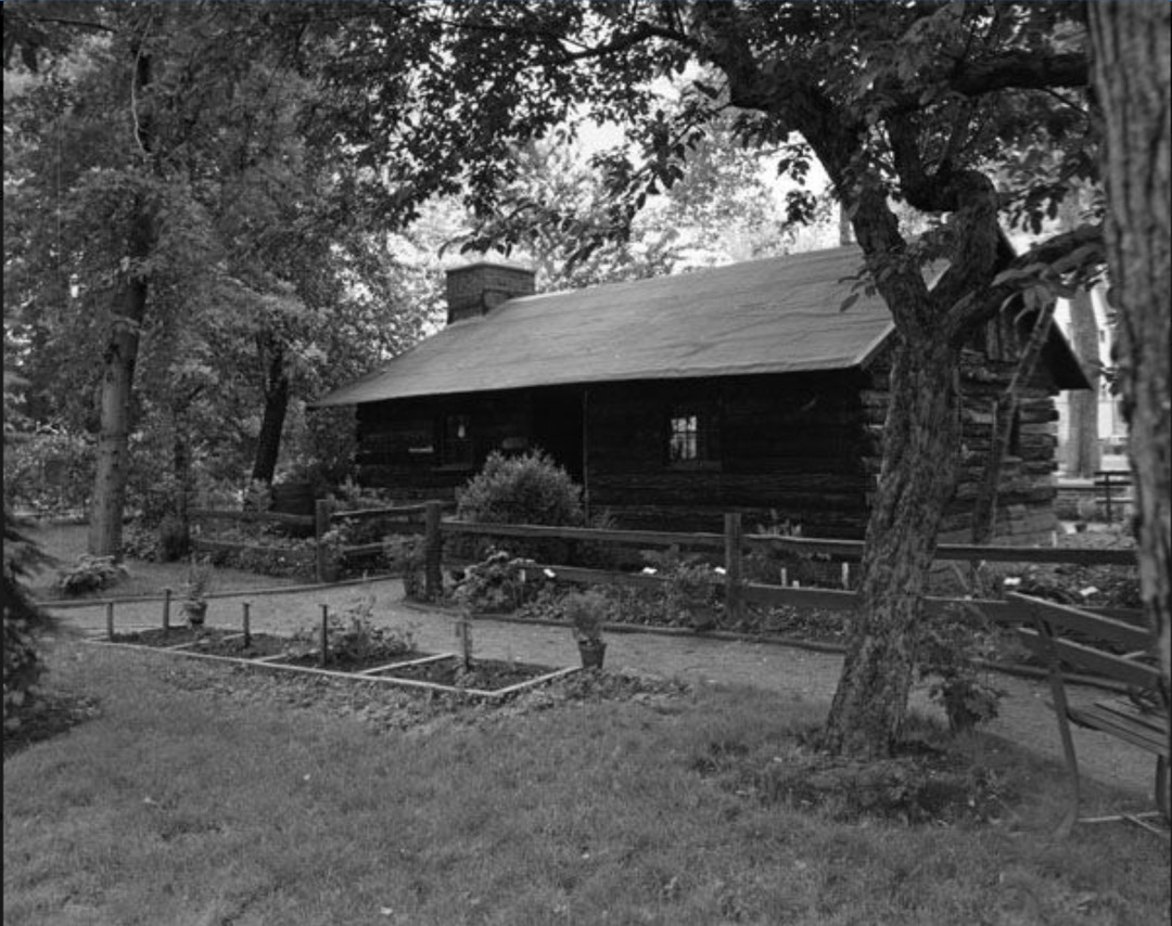 Zverina Log House